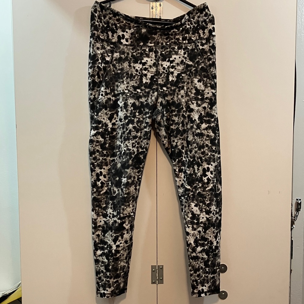 Bally Total Fitness Black and White Splatter Print Leggings